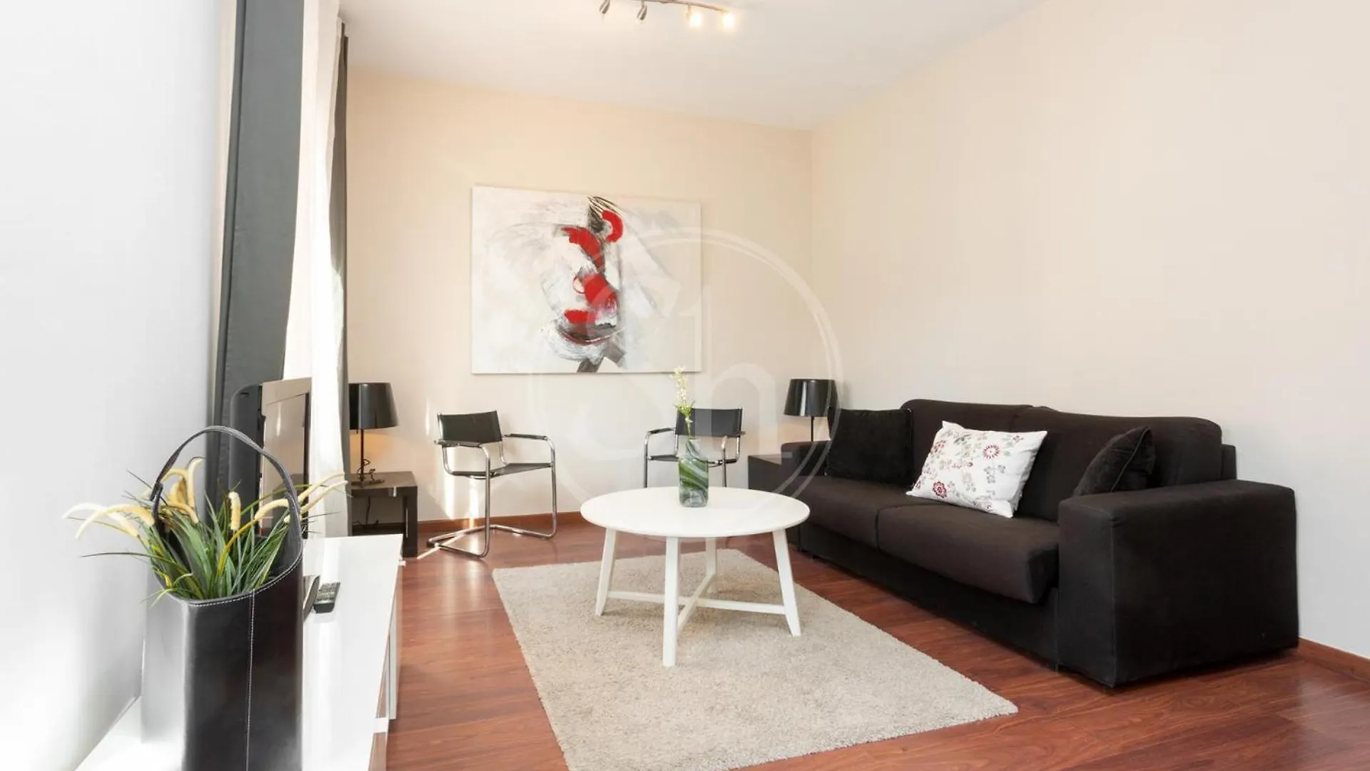 Wonderful Apartment Near Sagrada Familia contacts